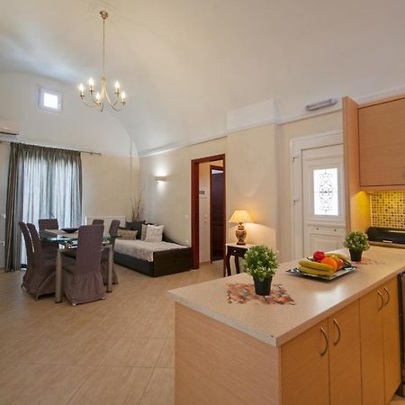 Veldi Art - Kamari Beach Apartment Φηρά Εξωτερικό φωτογραφία